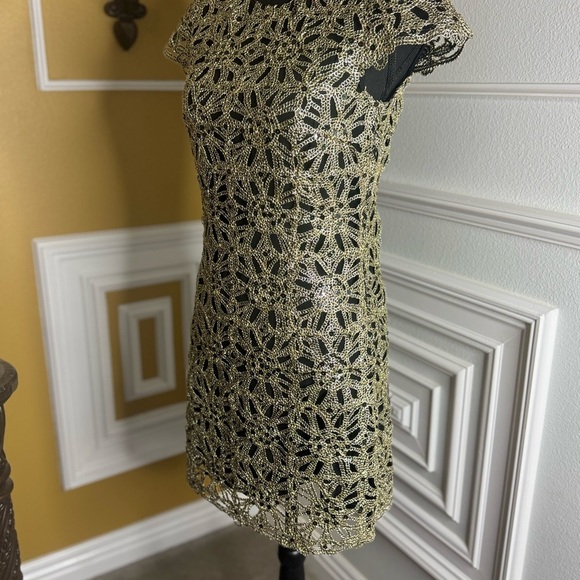 SHORT DRESS IN GOLDEN GUIPURE - Picture 13 of 16